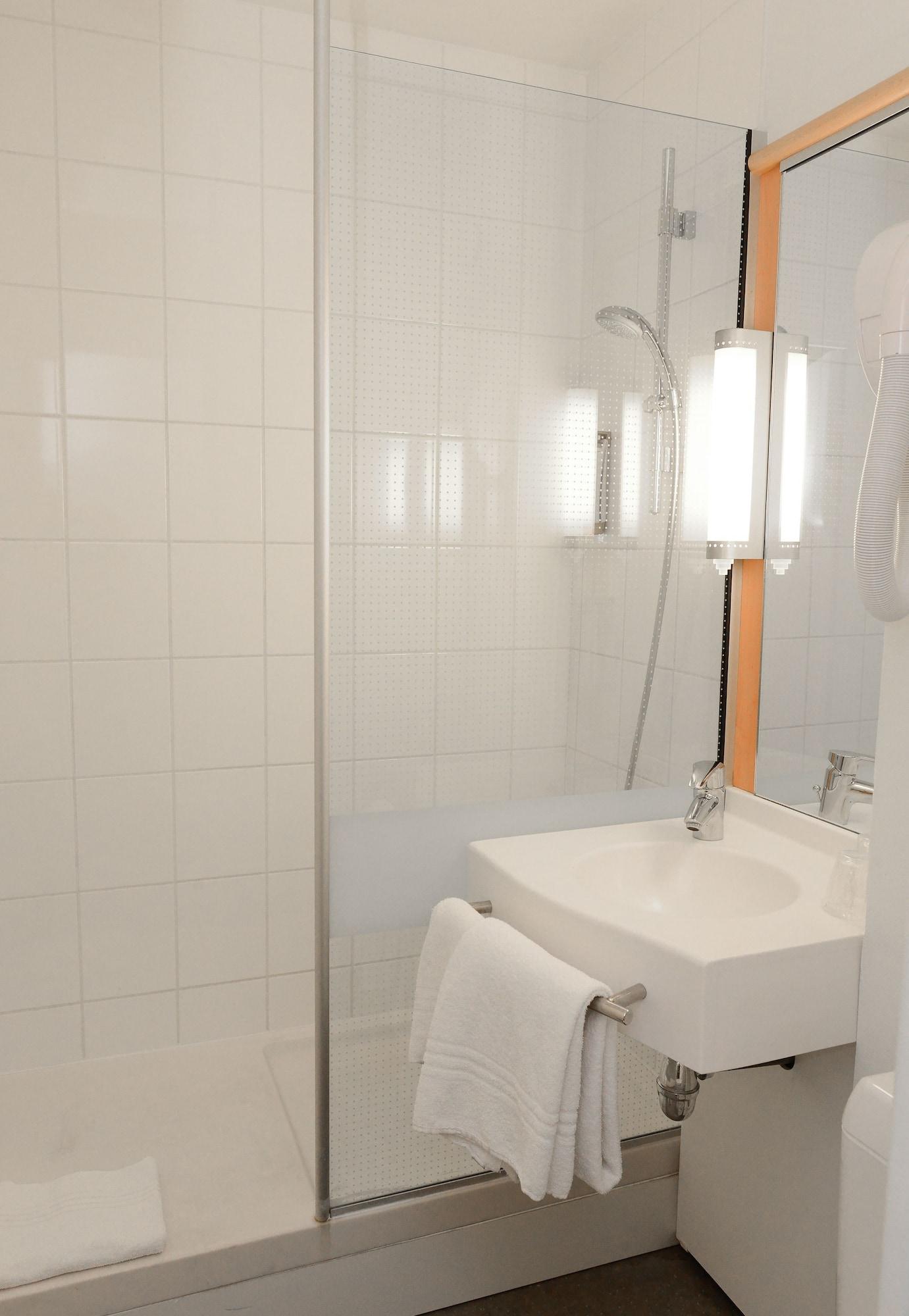 Ibis Styles Rouen Parc Expos Zenith Hotel Saint-Etienne-du-Rouvray Exterior photo