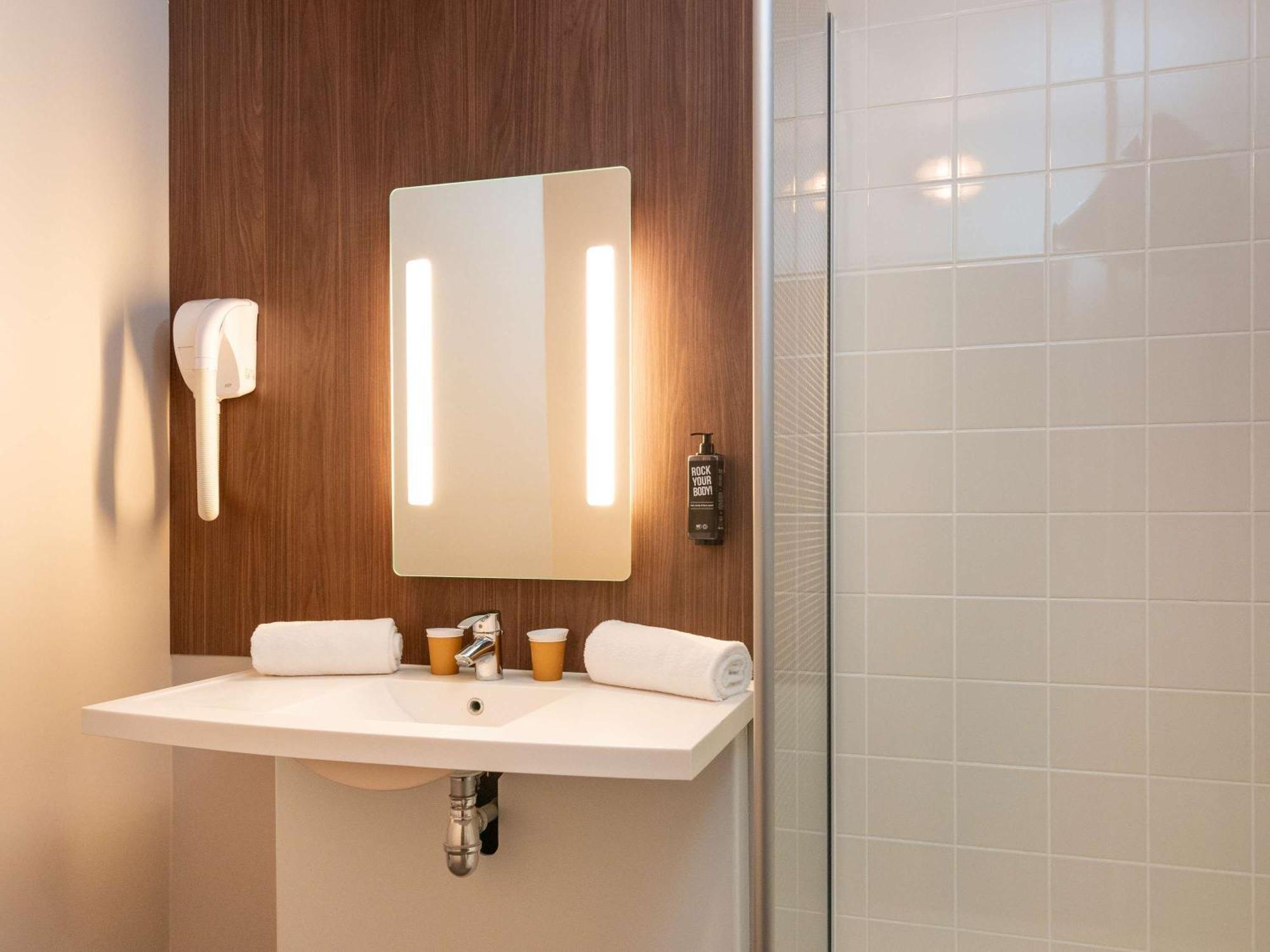 Ibis Styles Rouen Parc Expos Zenith Hotel Saint-Etienne-du-Rouvray Exterior photo
