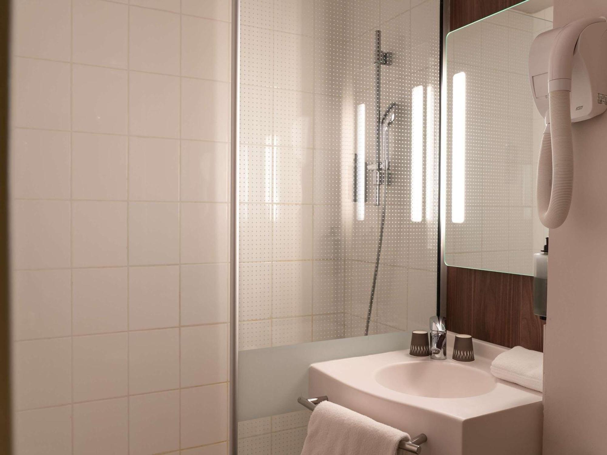 Ibis Styles Rouen Parc Expos Zenith Hotel Saint-Etienne-du-Rouvray Exterior photo